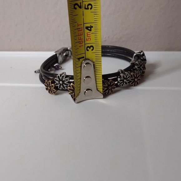 Lucky 🍀 Brand Flower Bracelet EUC - Picture 8 of 10